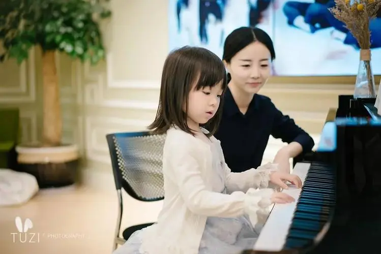 钢琴几岁开始学比较好_儿童开始学钢琴的最好时间段
